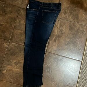 Nice MEN dark blue dressy crisp jean with straight to regular durable fit